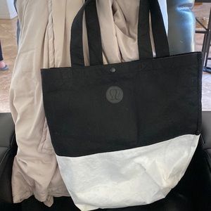 Lululemon Half Felt Tote